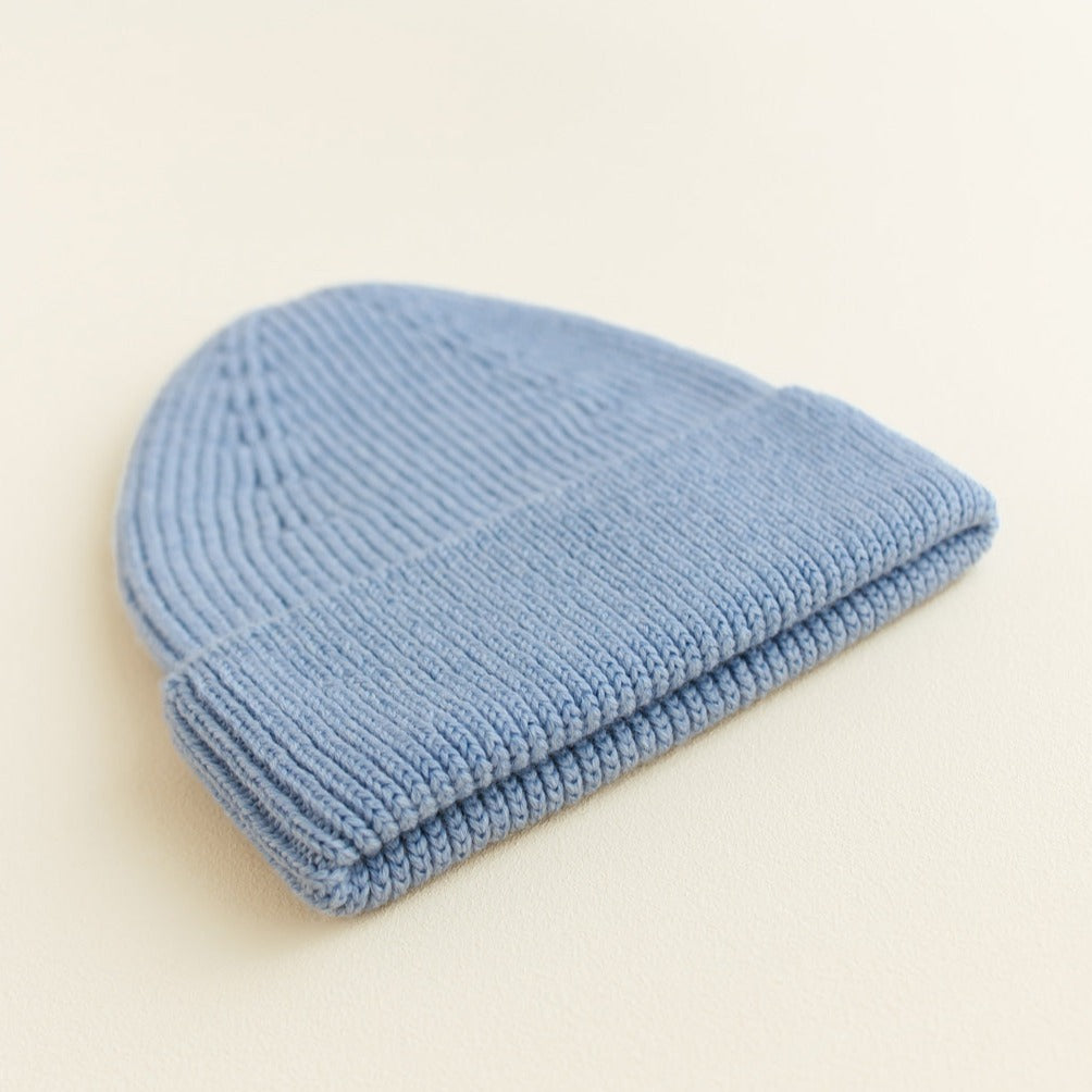 Light blue (licht blauw) beanie gebreid voor kids van HVID.