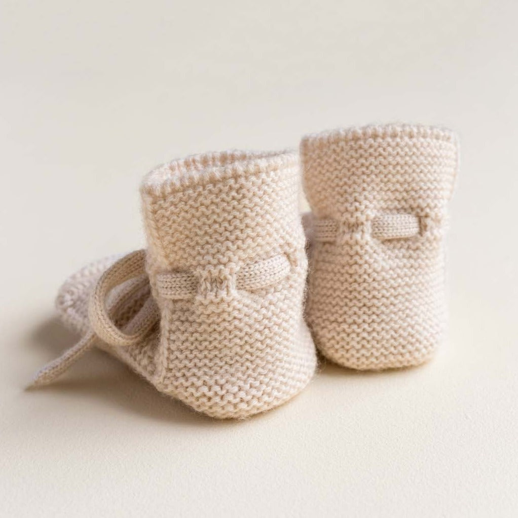 Booties cream van het merk hvid achterzijde.