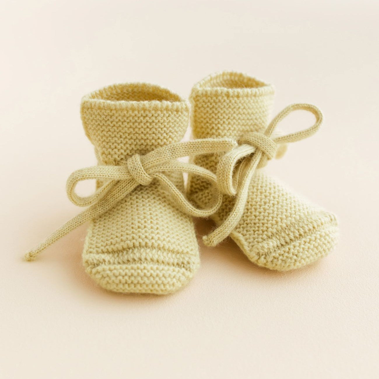 voorzijde booties licht geel hvid