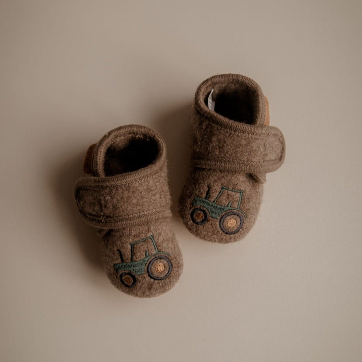 De heerlijke slofjes van Enfant gemaakt van 100% wol.