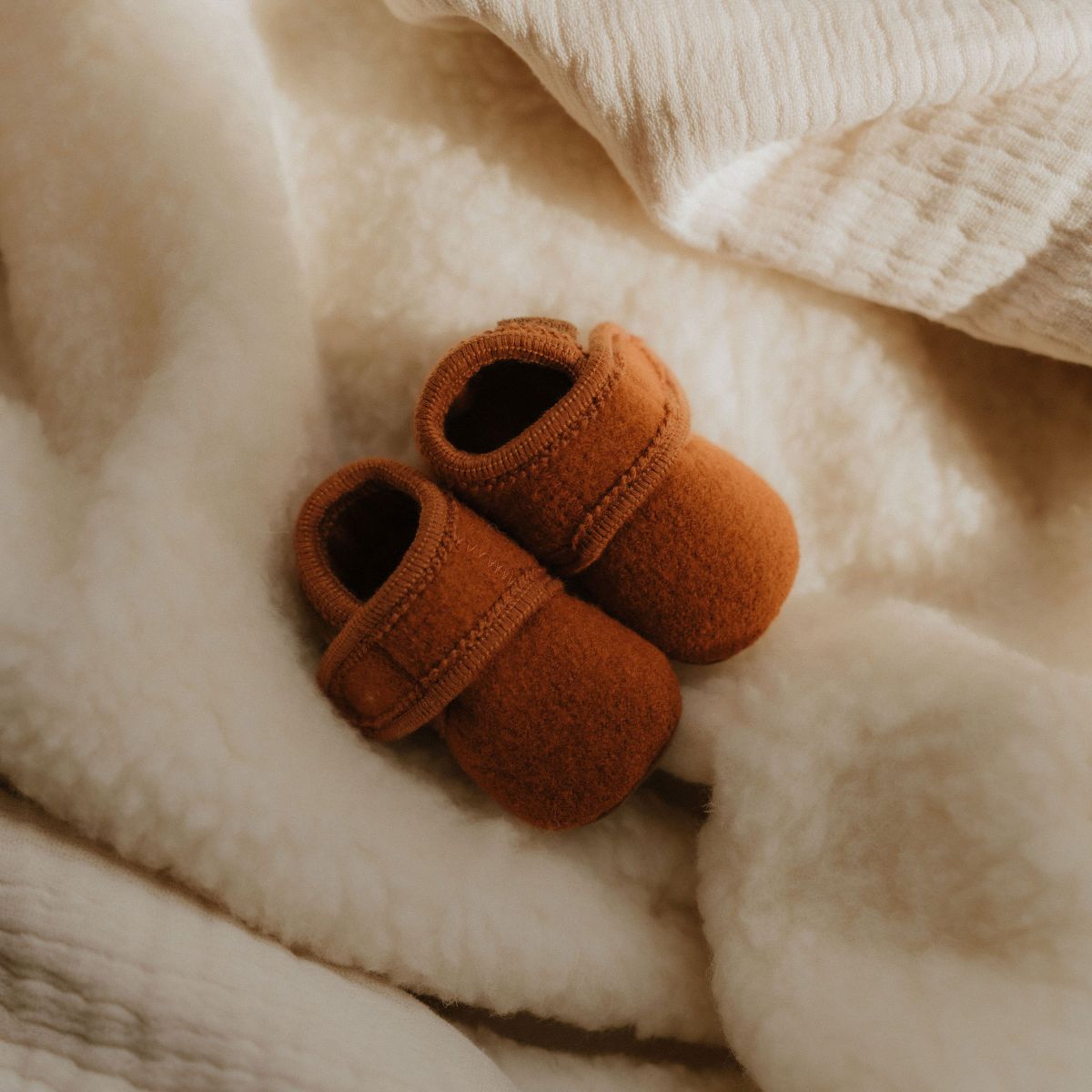 Babyslofjes caramel bruin lifestyle