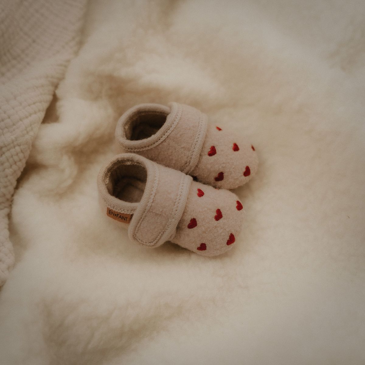 Babyslofjes hartjes limited edition beige voorzijde