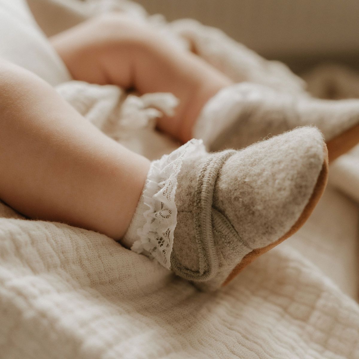 Babyslofjes wool sand melange