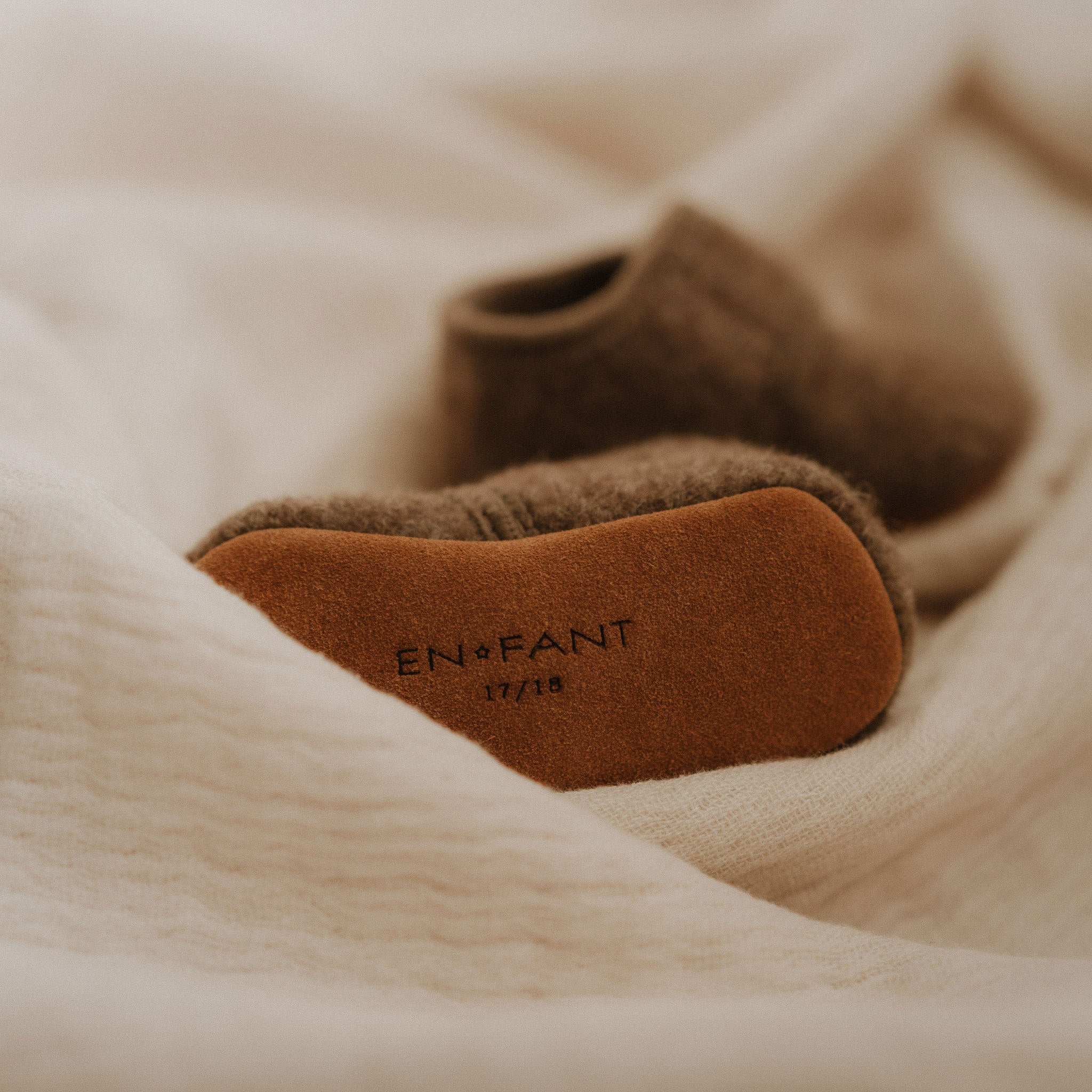 Babyslofjes wool walnut