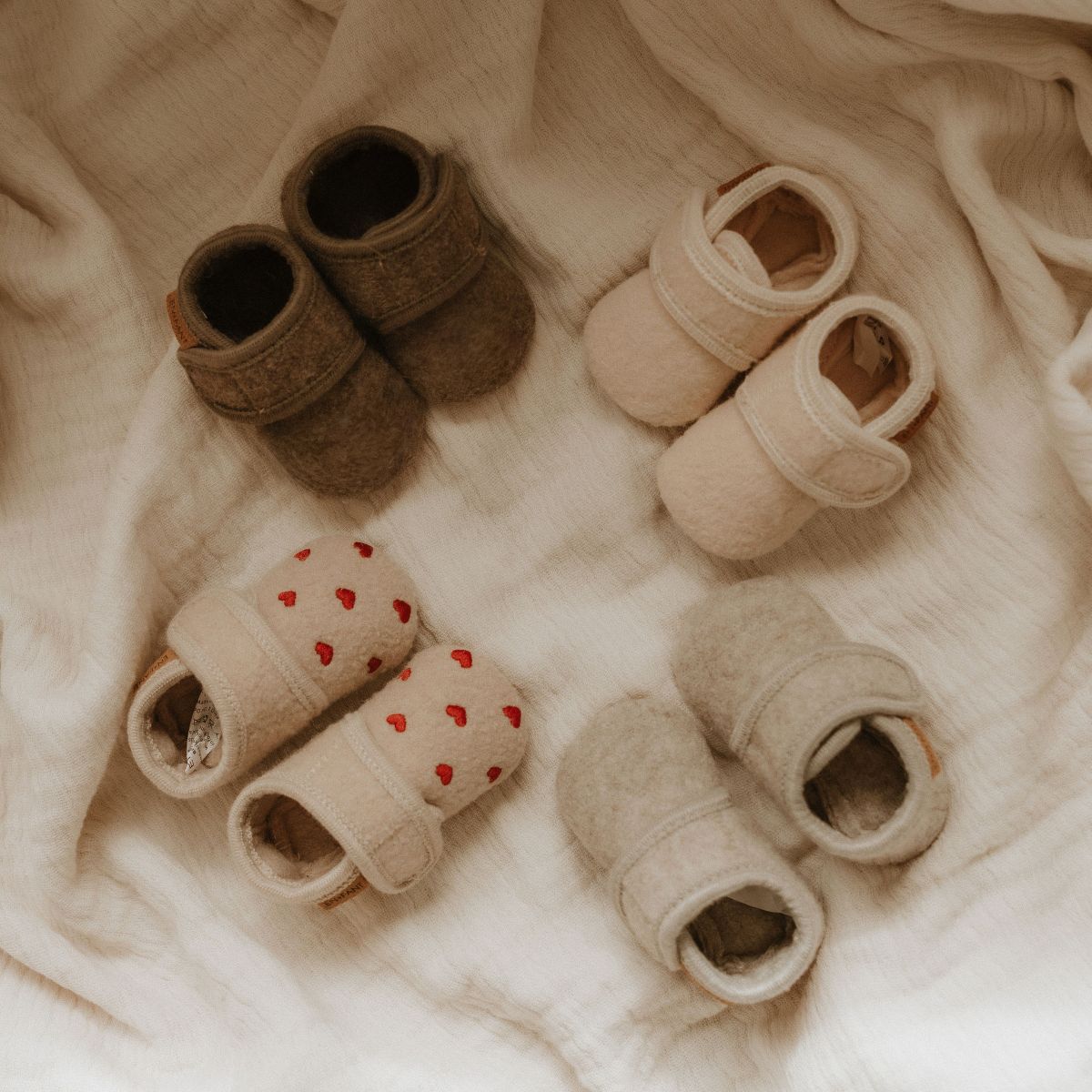 Babyslofjes wool walnut in een rondje