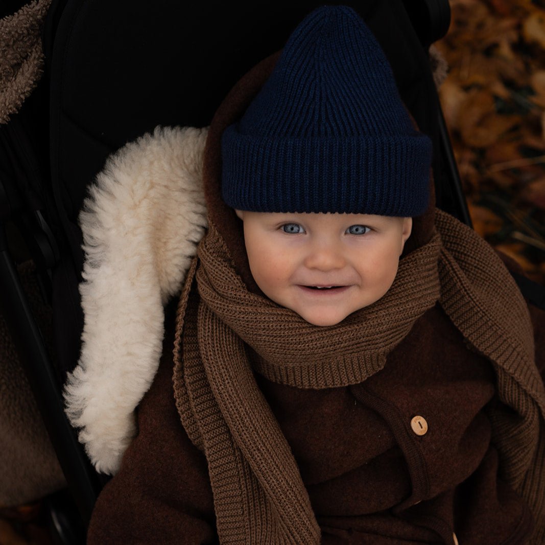 Beanie blauw hvid lifestyle