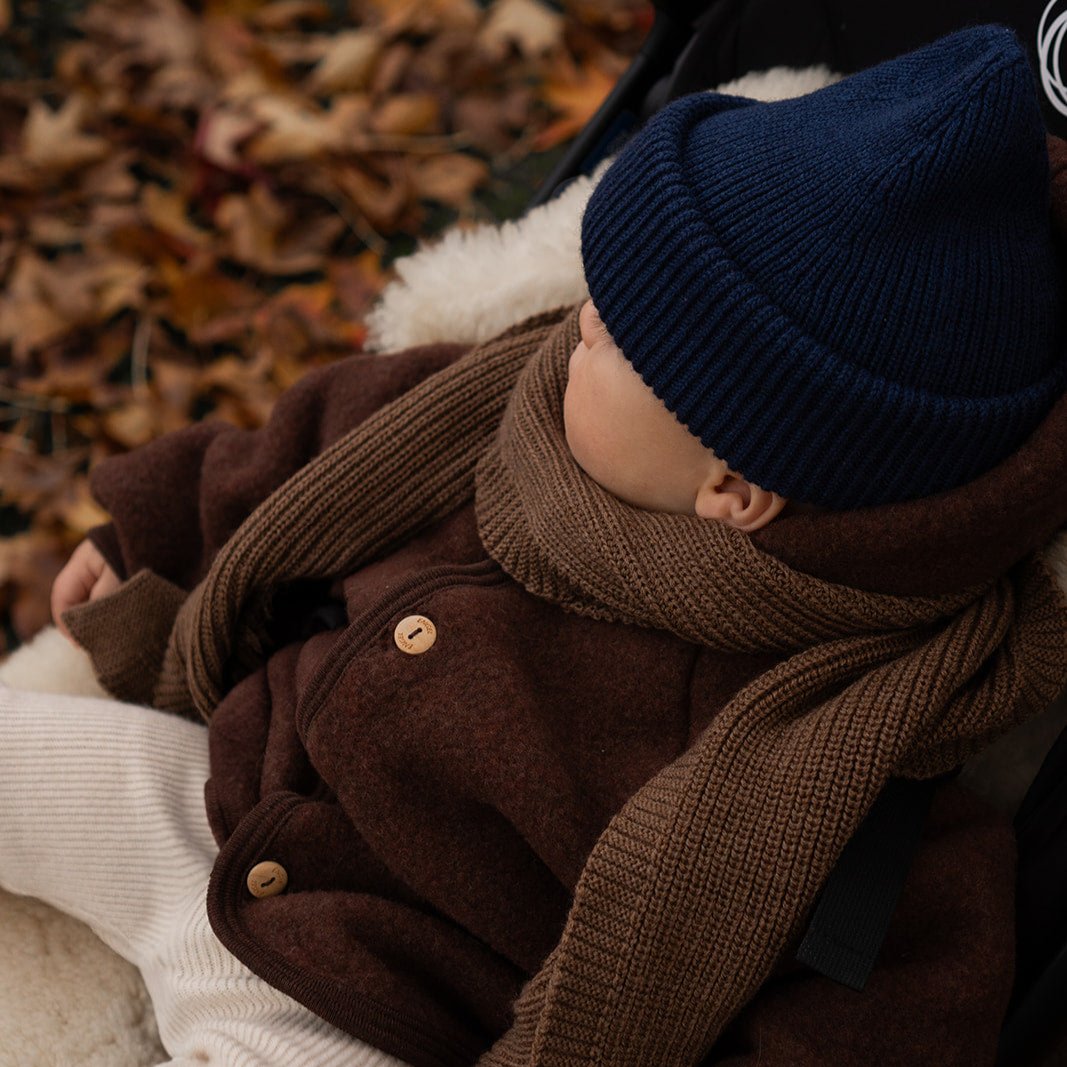 Beanie blauw hvid lifestyle 3