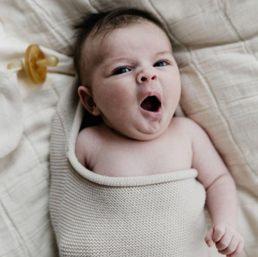 Cocoon voor baby's in de kleur off white van HVID.