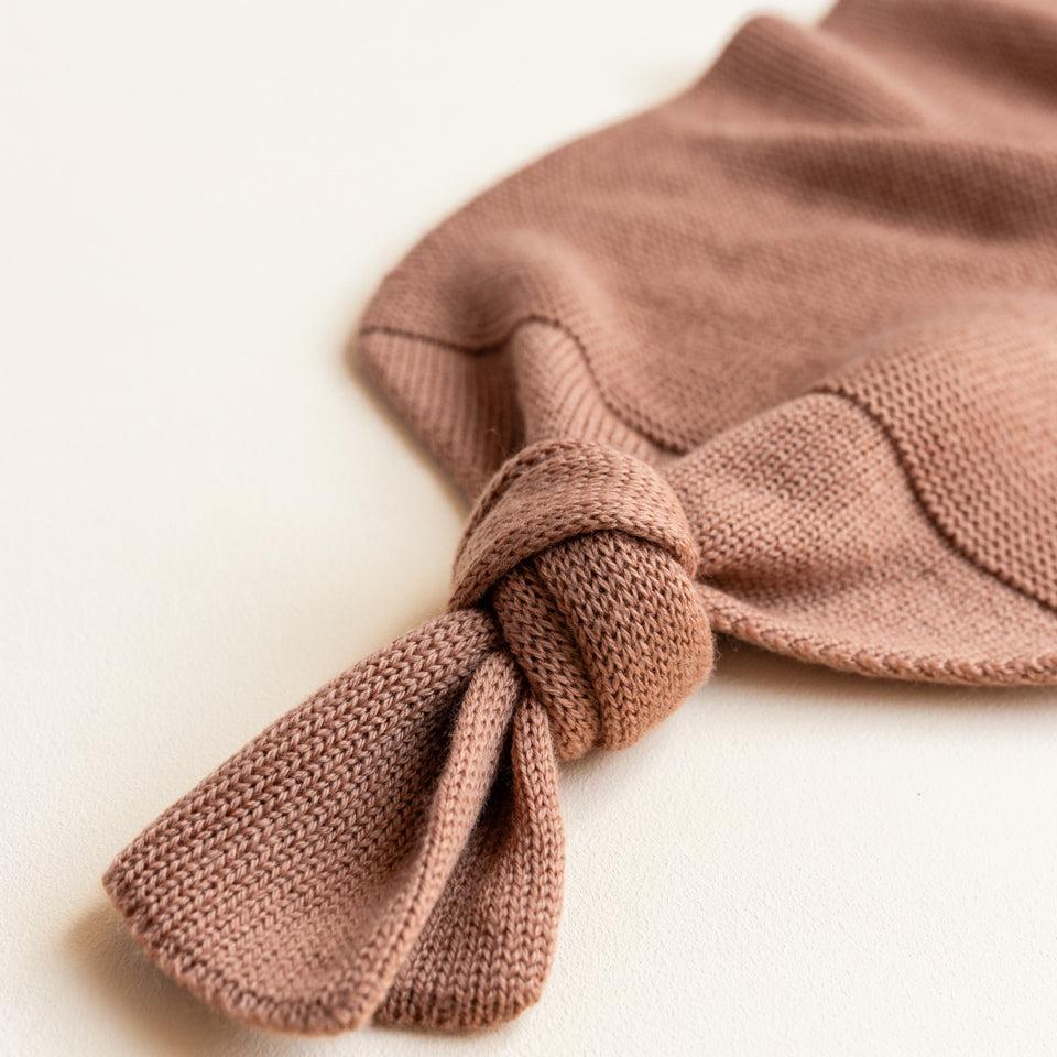 Cocoon voor baby's in de kleur terracotta van HVID.