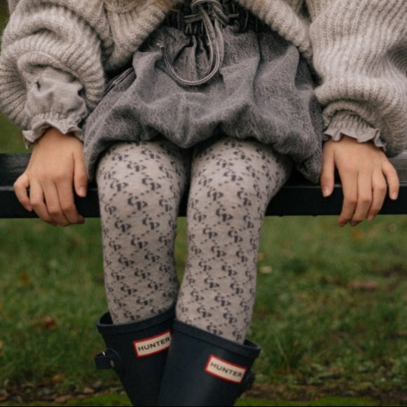 Charlie Petit Nouk beanie aan bij meisje