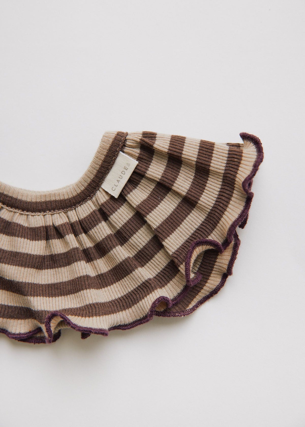 Collar bib acorn