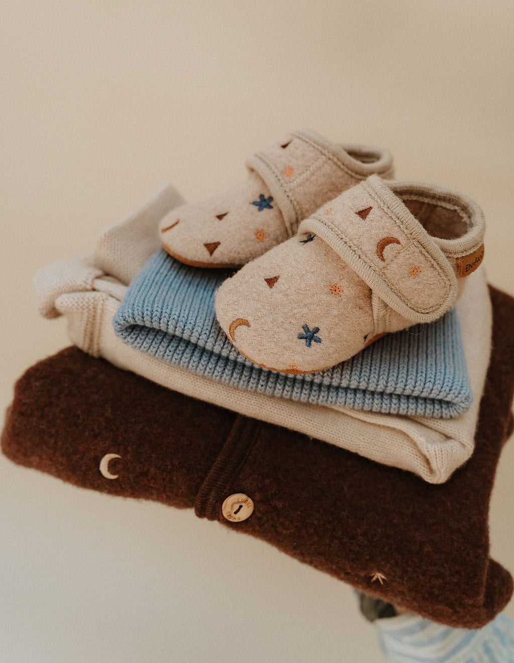 Babyslofjes beige borduur limited edition