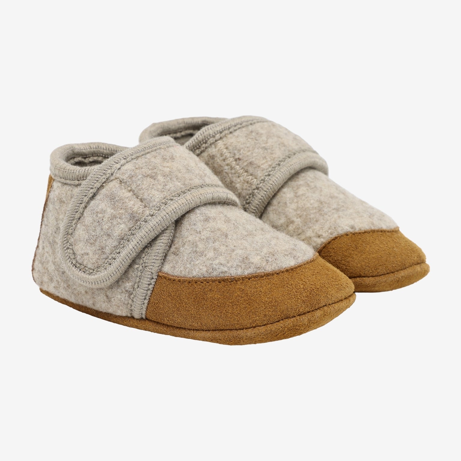 Sand babyslofjes met suede rand van Enfant