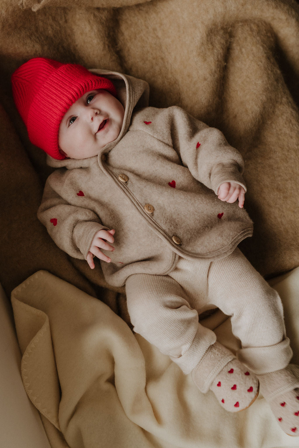 Jasje wolfleece hartjes sand limited edition
