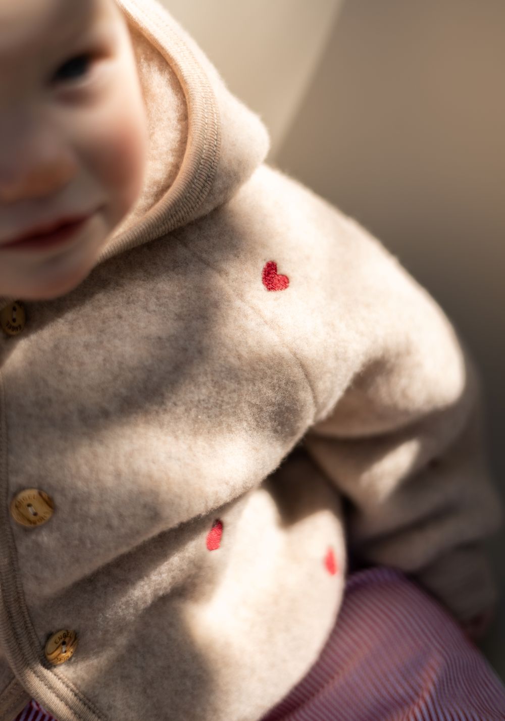 Veste polaire à cœurs sable édition limitée
