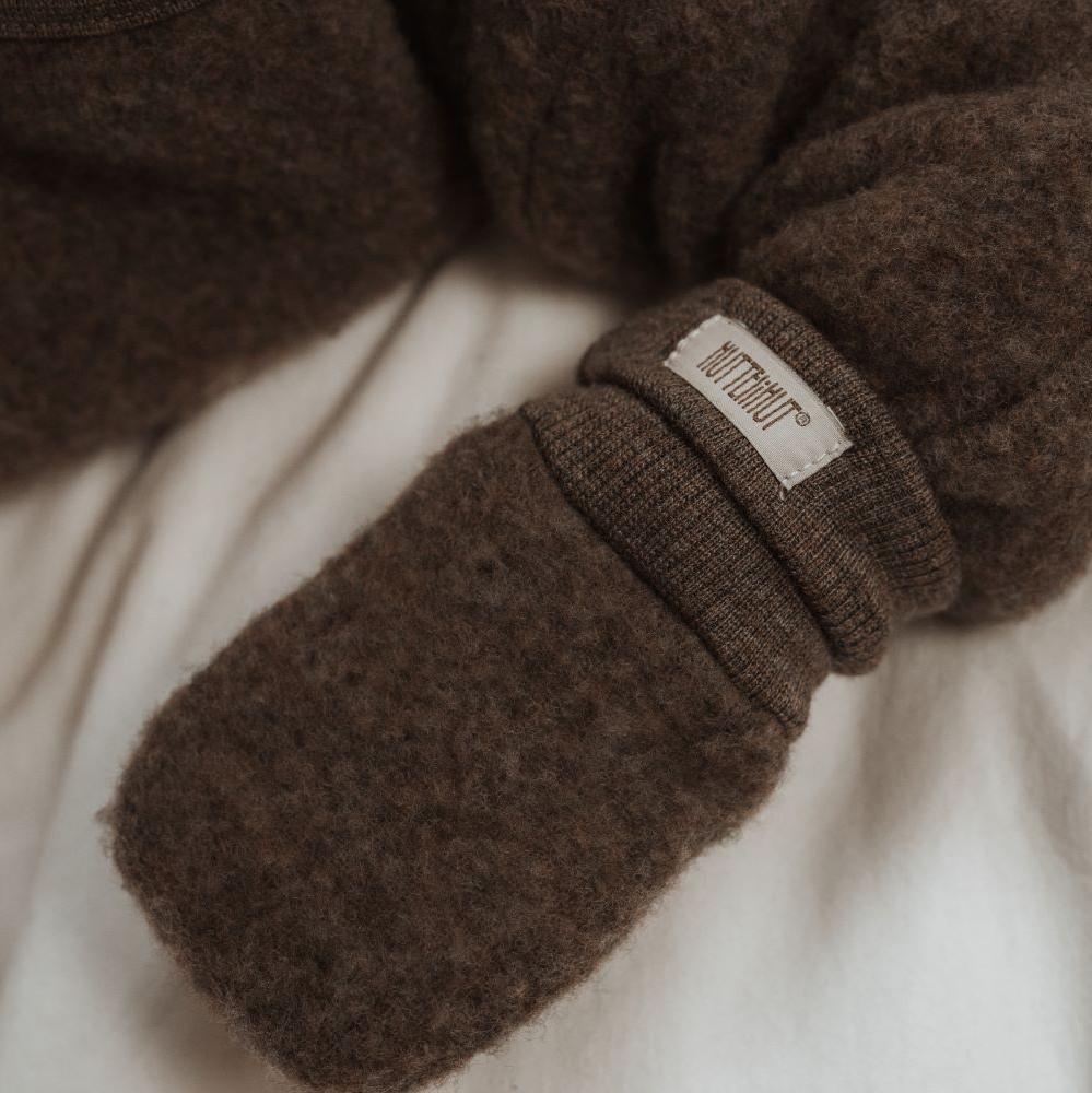 Handschoenen wolfleece bruin tweelaags Huttelihut lifestyle.