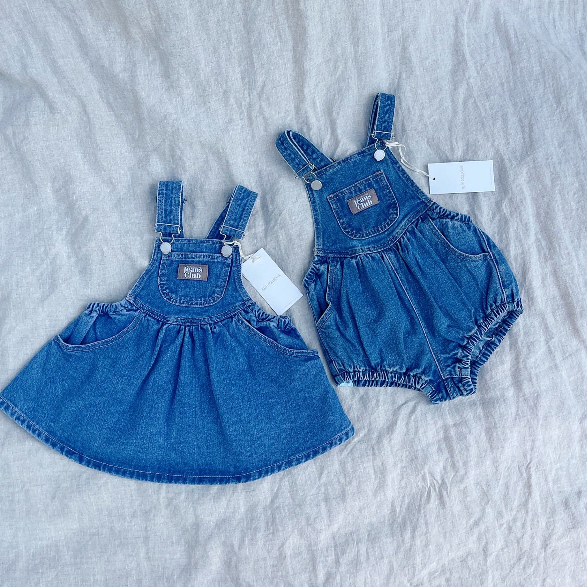 Baby overall (spijkerpakje) van spijker zonder mouwen van Twin Collective.