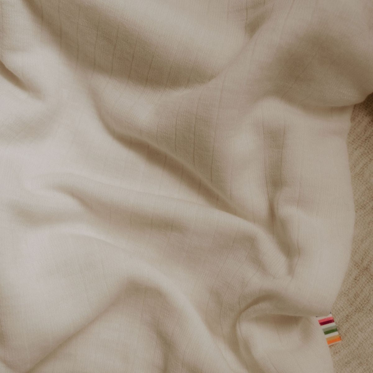 Jumpsuit naturel close up stof