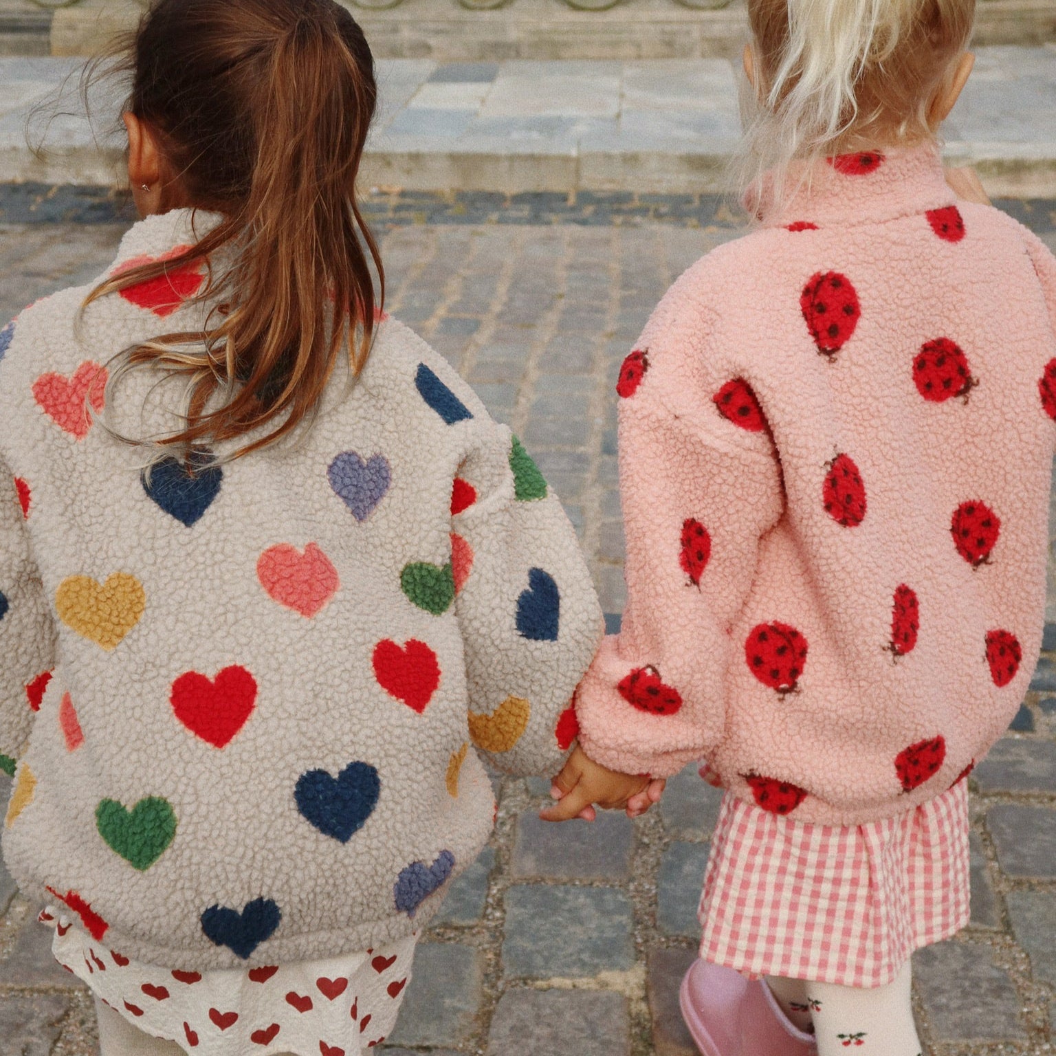 Konges slojd teddy jacket bon coeur achterkant aan bij meisje