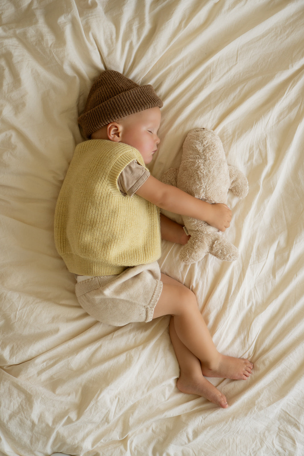 Moonie humming seal sand bij kindje