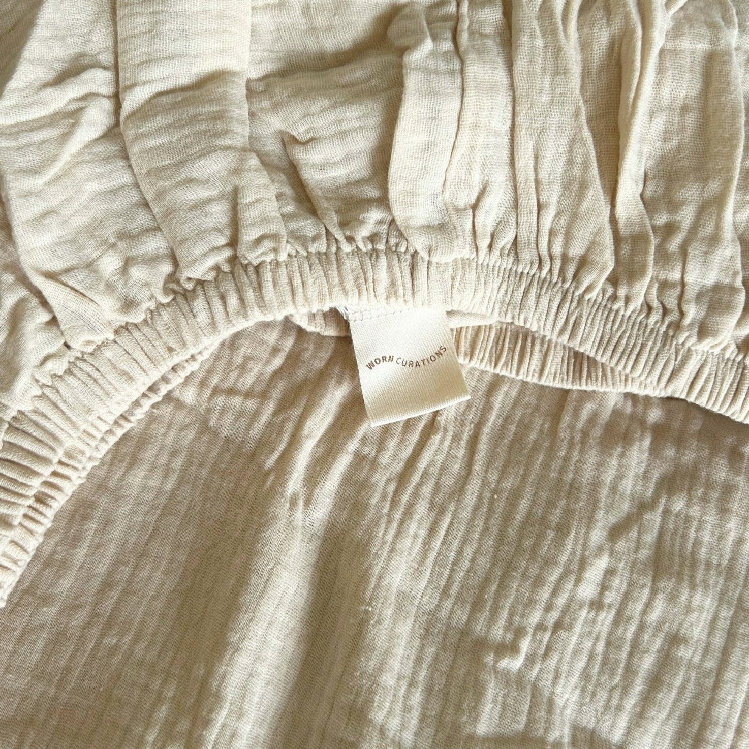 Ledikantlaken Sand closeup