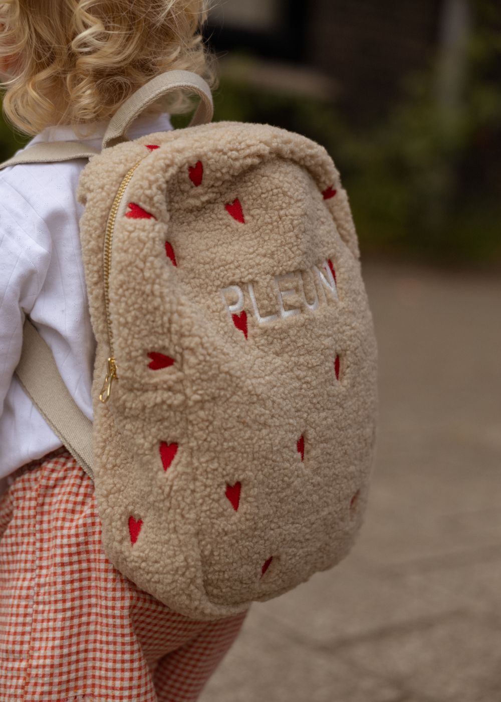 Rugzak teddy hartjes ecru achterzijde