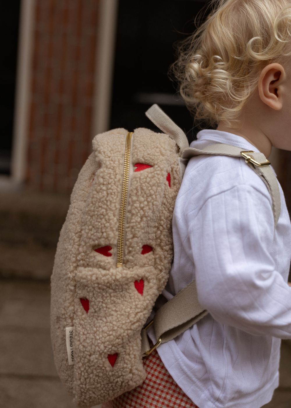 Rugzak teddy hartjes ecru zijkant