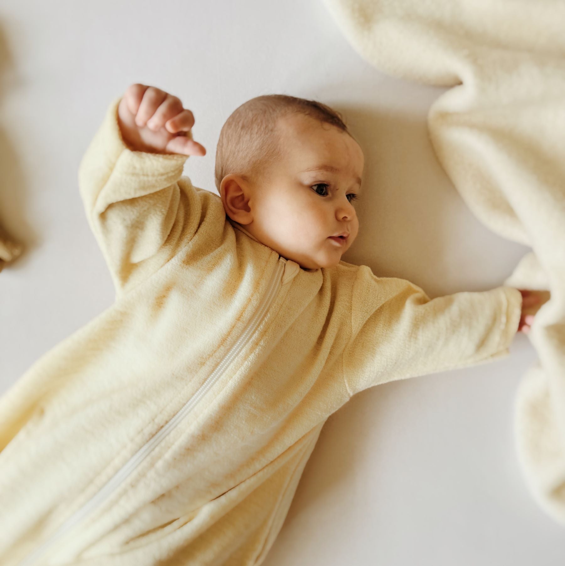 Slaapzak 100% wol Engel Natur lifestyle close up.