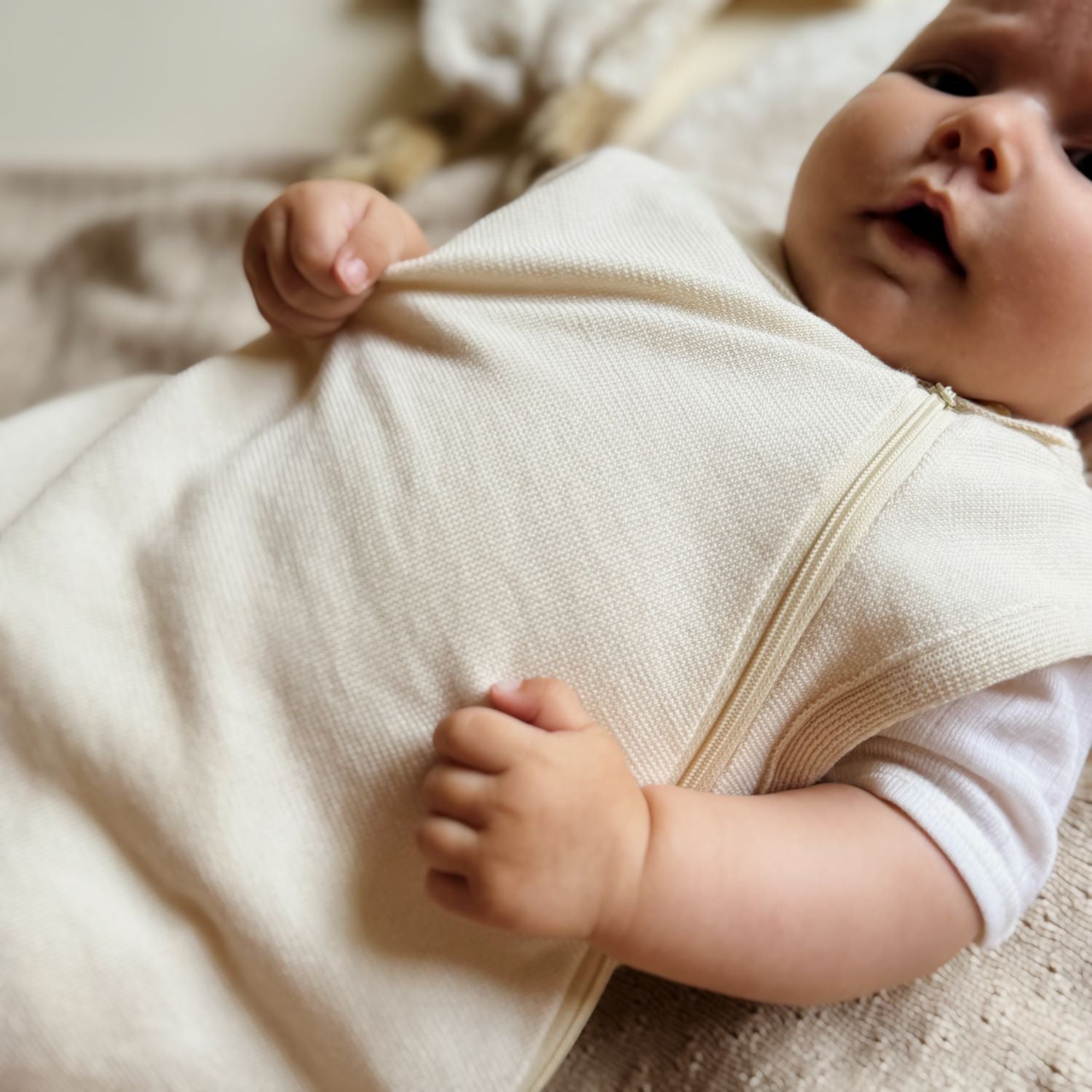 Slaapzak merino wol zijde mix Reiff lifestyle close up.