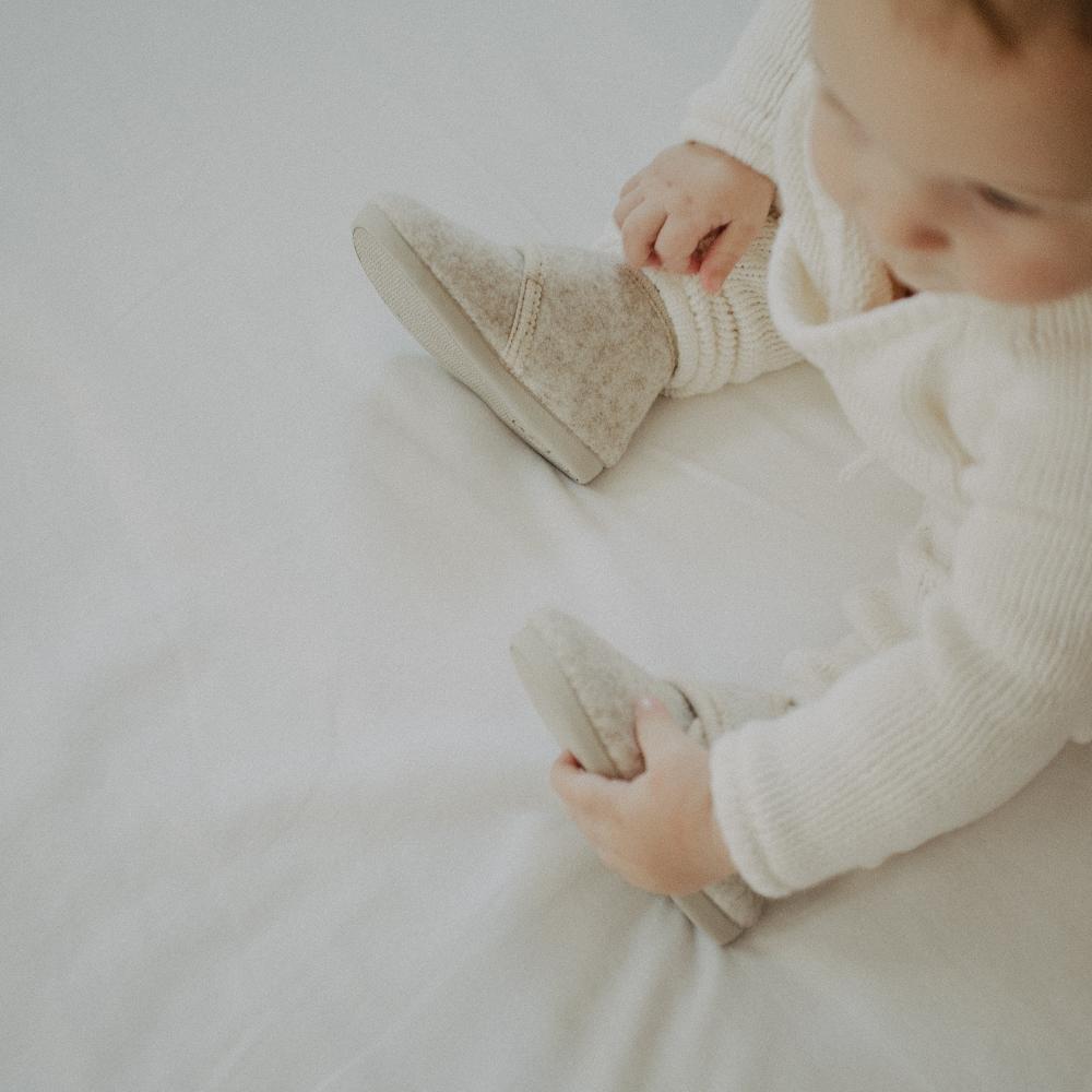 Slippers wool sand Enfant lifestyle 1