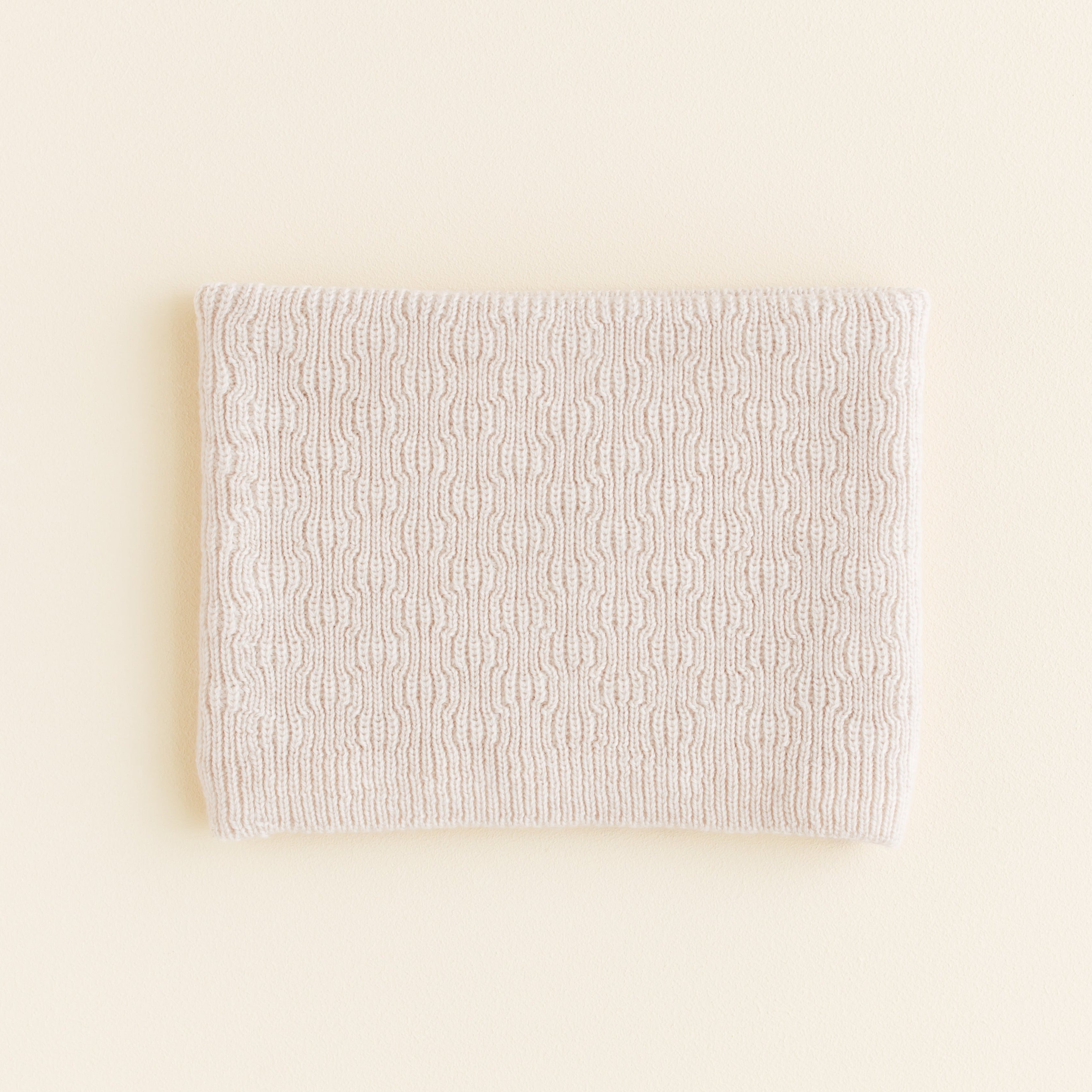 Rondgebreide cream sjaal voor baby's / kids van HVID.