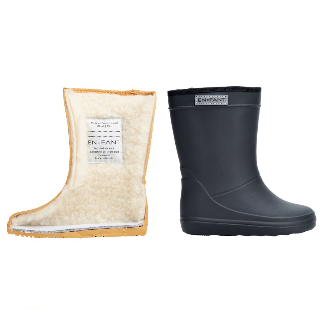 De thermoboots zijn gevoerd met wol aan de binnenzijde. De regenlaarzen zijn van ENFANT en donkerblauw van kleur binnenzijde.