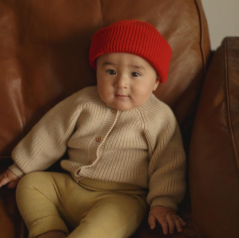 Vest baby cream Hvid voorzijde lifestyle 2