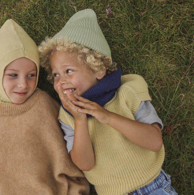 Vest kids light yellow lifestyle 2.