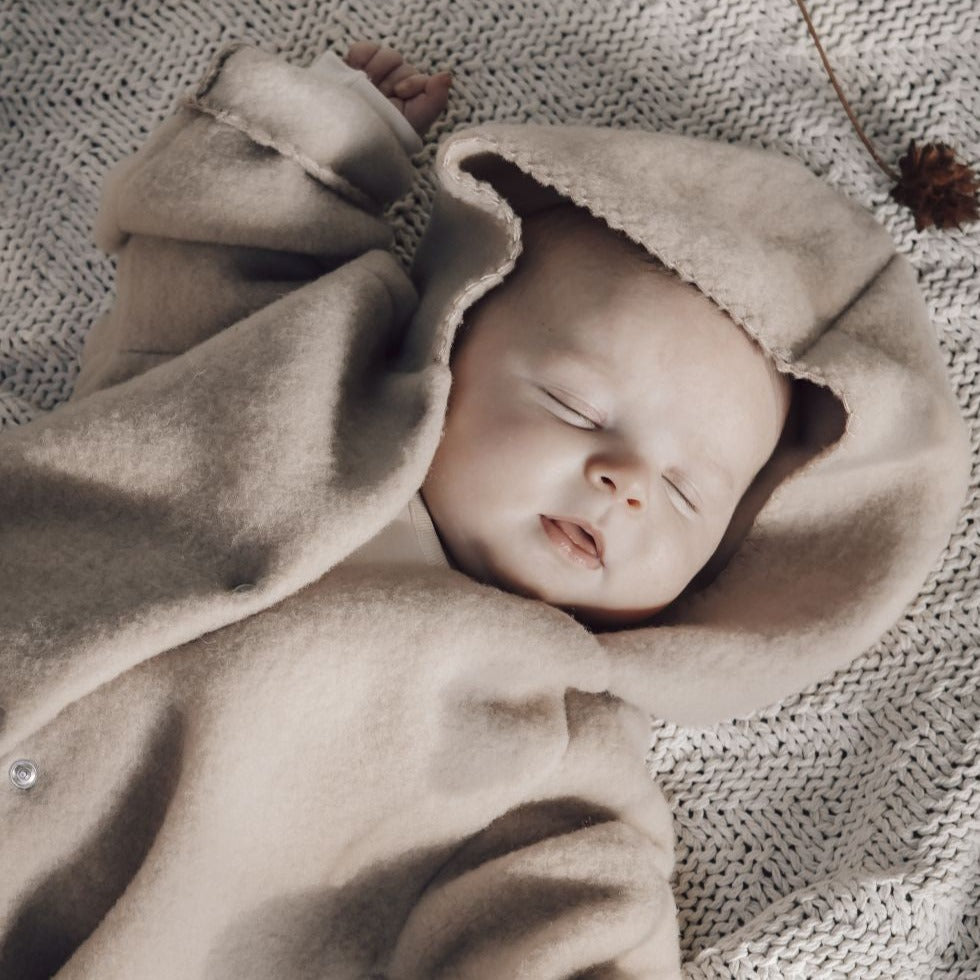 Vestje newborn Merinowol Alwero lifestyle 4.