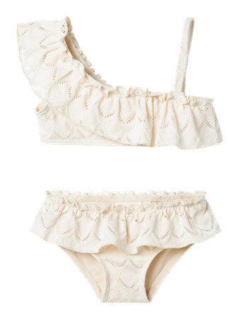 Witte one shoulder bikini met witte achtergrond