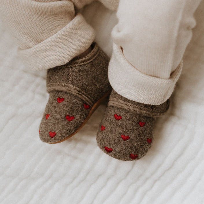 Babyslofjes hartjes limited edition walnoot - Charly's