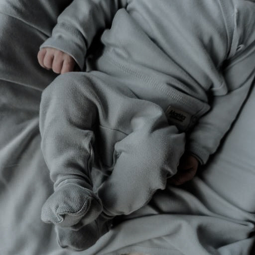 Legging voor baby's (newborn) in lichtblauw van Mar Mar Copenhagen.