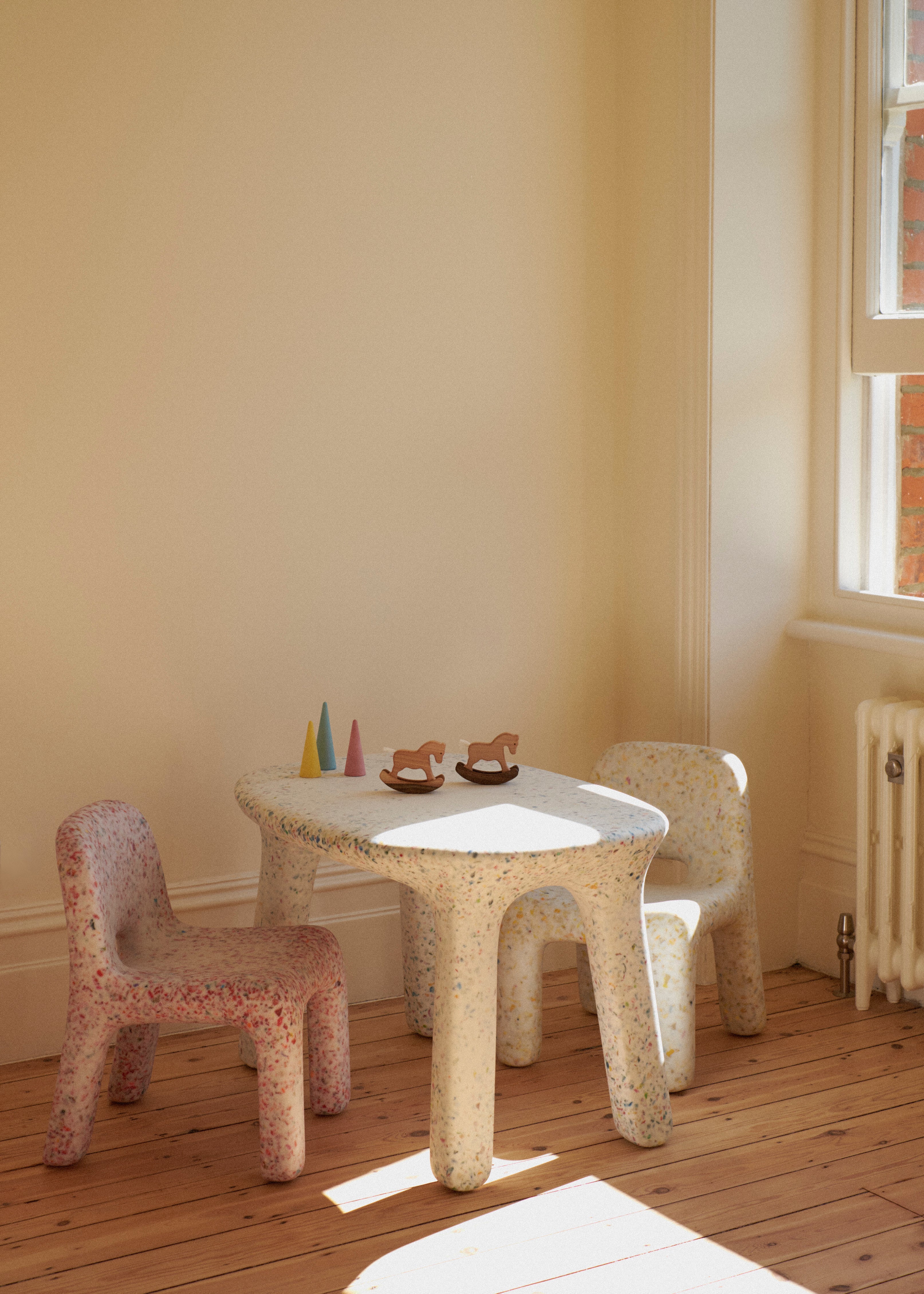 setje met tafel en stoel Charlie chair strawberry