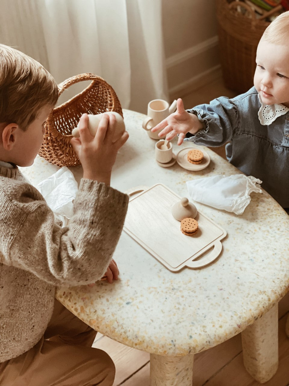 kids aan tafel van Luisa table vanilla