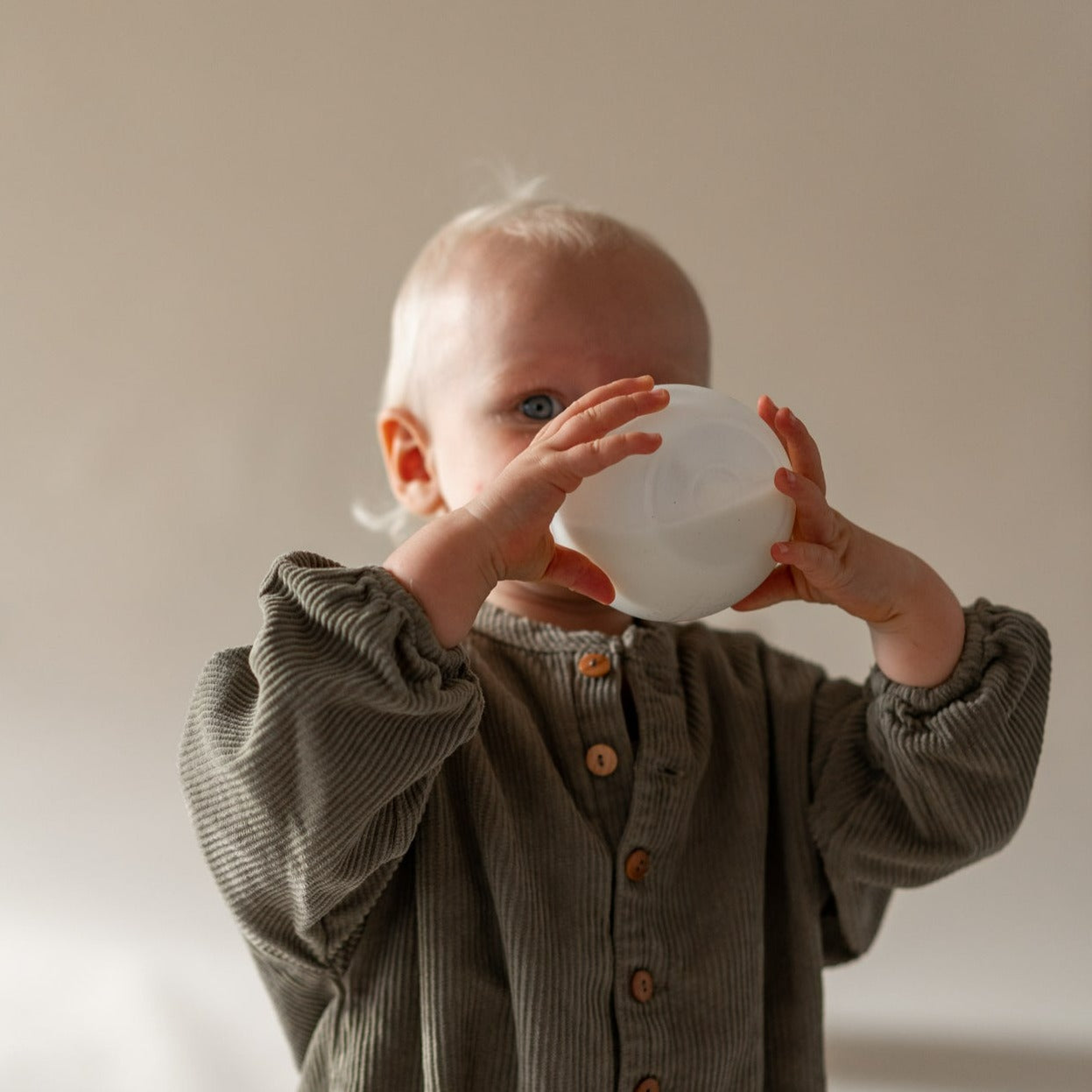 Babyflesje in de vorm van de borst van de moeder in de kleur wit van het merk Elhee.