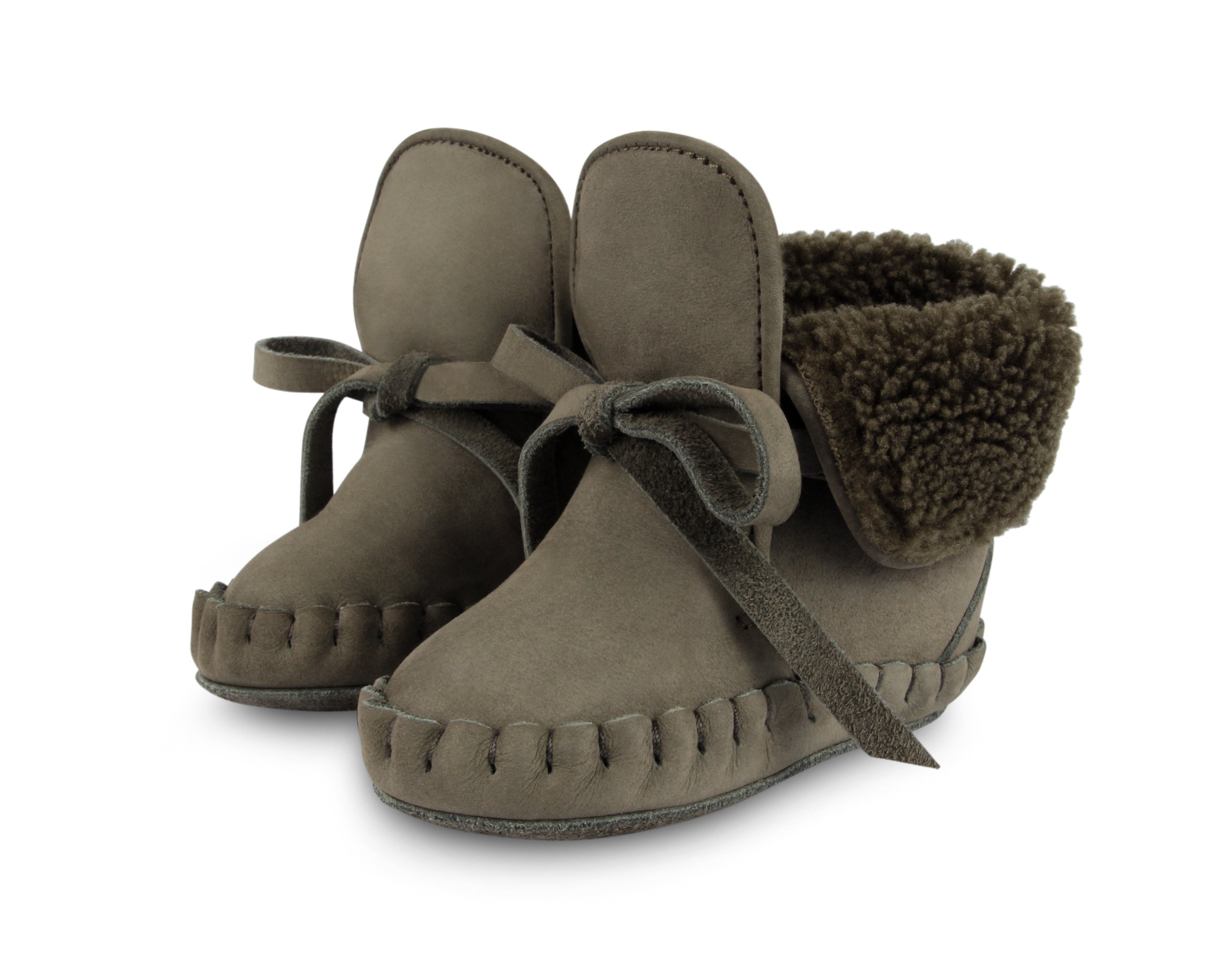 Suede wol gevoerde slofjes voor baby's in de kleur groen grijs van Donsje.