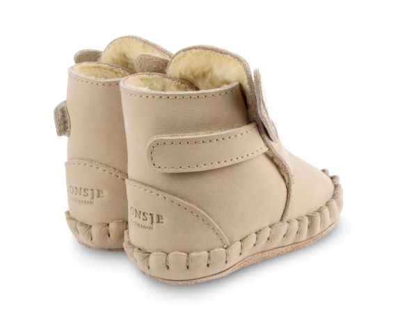 Leren wol gevoerde slofjes voor baby's / kinderen met hazen oren van Donsje.