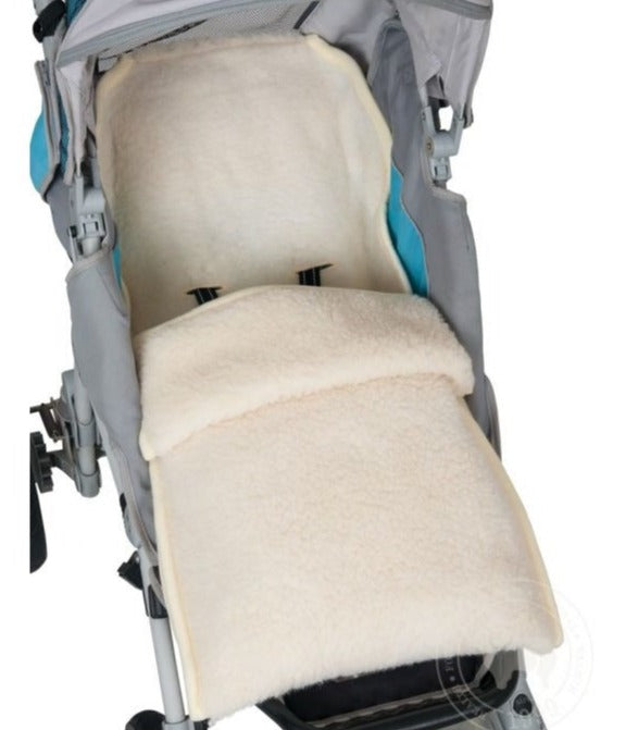Voetenzak in de kleur beige gemaakt van wol voor baby's kinderen voor de kinderwagen van het merk Alwero.