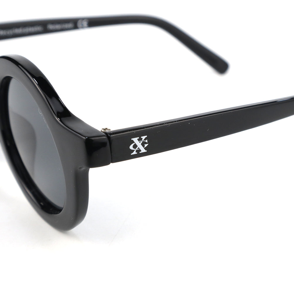 Zwarte zonnebril voor kinderen met UV bescherming van het merk Grench & Co.