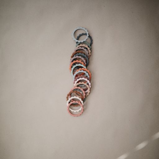 Bloemen speelgoed bijtringen voor baby's tegen pijn bij het doorkomen van tandjes in verschillende kleuren van Mushie.