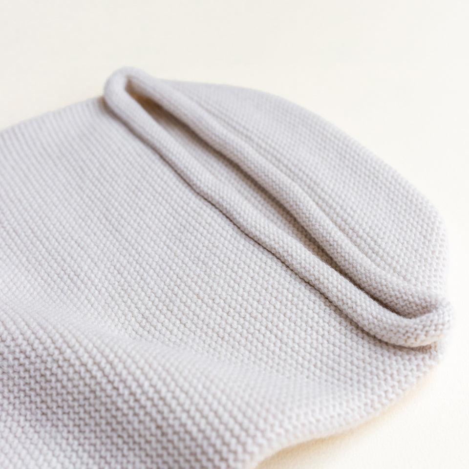 Cocoon voor baby's in de kleur off white van HVID.