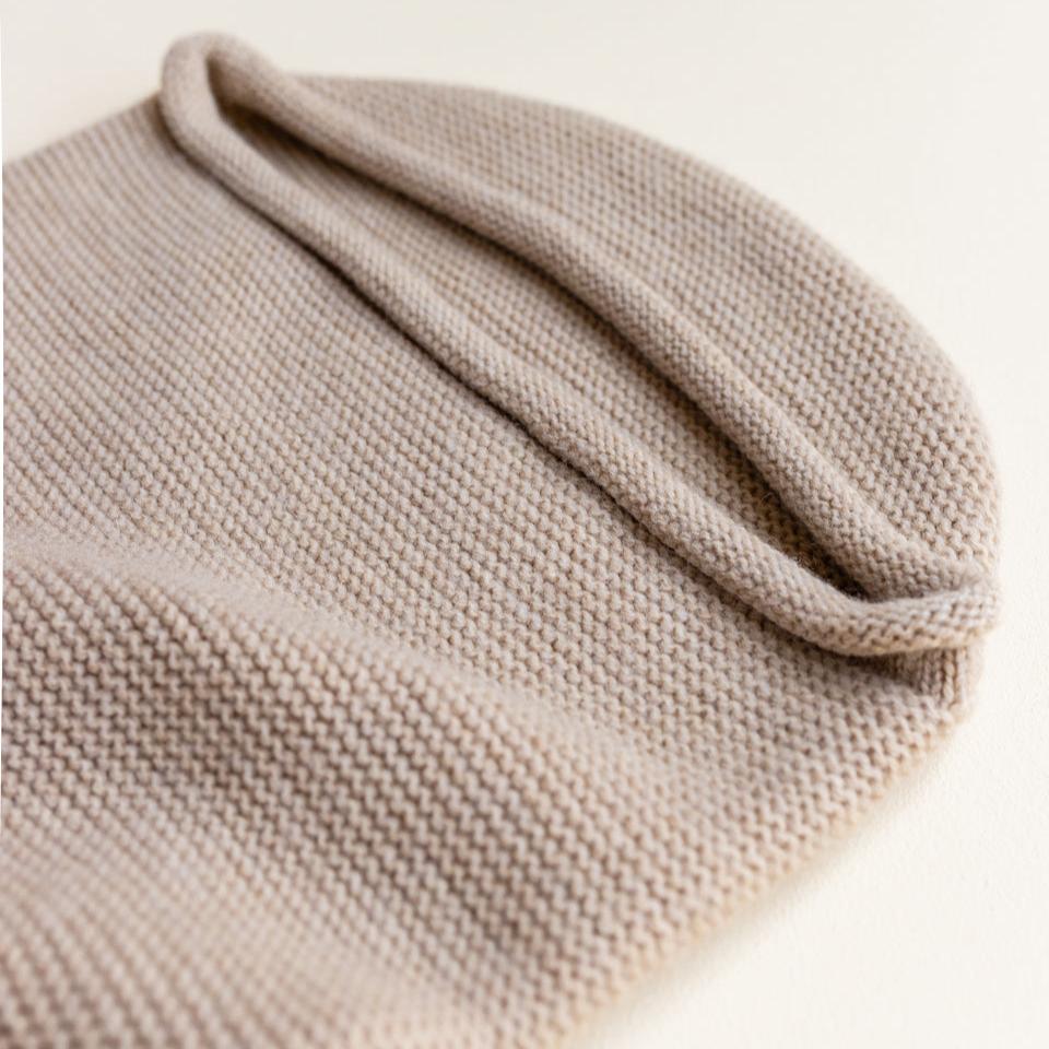 Cocoon voor baby's in de kleur Sand van HVID.