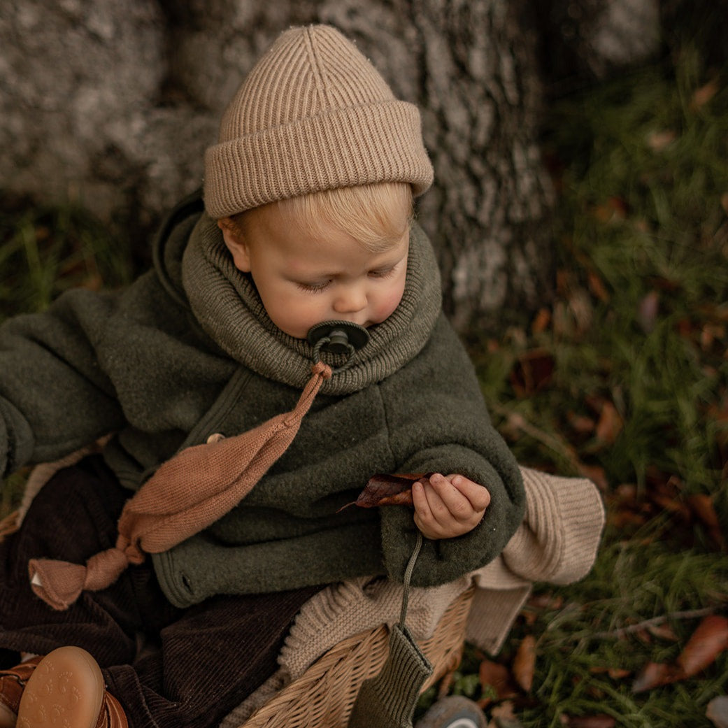 Groen wolfleece jasje van het merk Engel Natur voor baby's en kinderen.