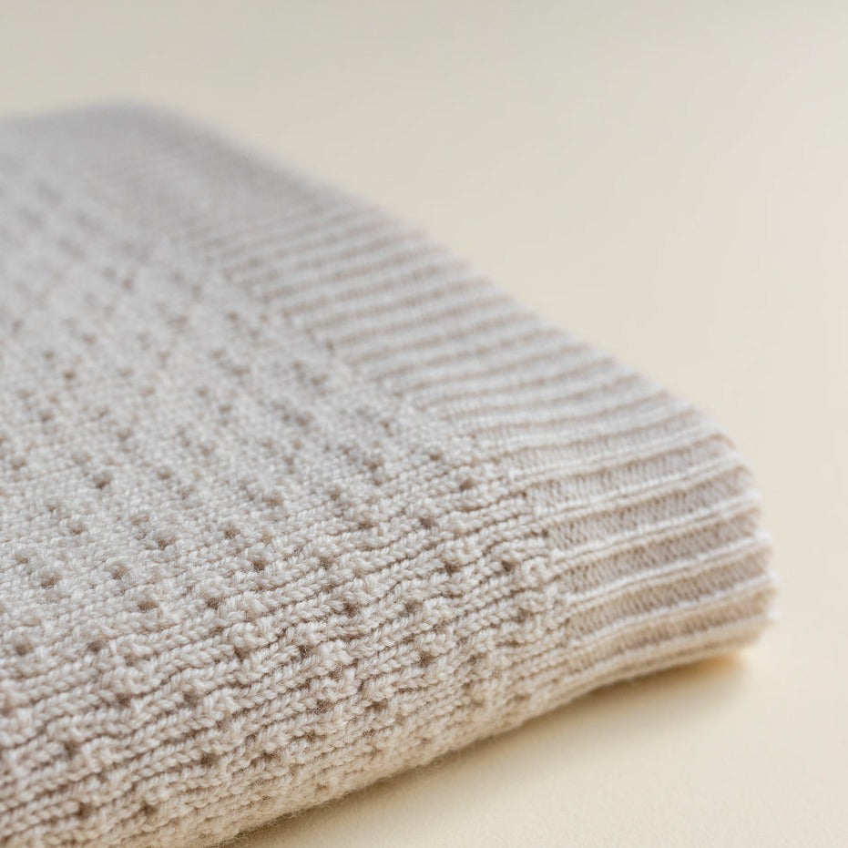 Gebreide deken voor baby's / kids in Off White van HVID.